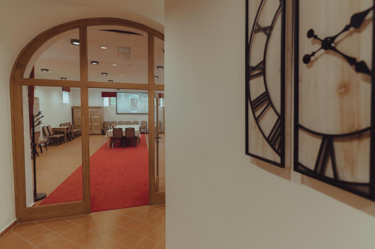 Brigaderos Hotel Brigadir Borsi מראה חיצוני תמונה